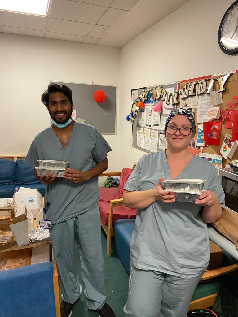 critical_suppuk's tweet image. Thank you  Williams Newsagents for preparing vegetarian chilli &amp;amp; rice for @Ldn_Ambulance and @Adult_ICU_SGH at @StGeorgesTrust this evening - Sara and Mehindhan from Ben Weir 🥰🙏#nhsheroe #doshfornosh #helpthefrontline #COVID19