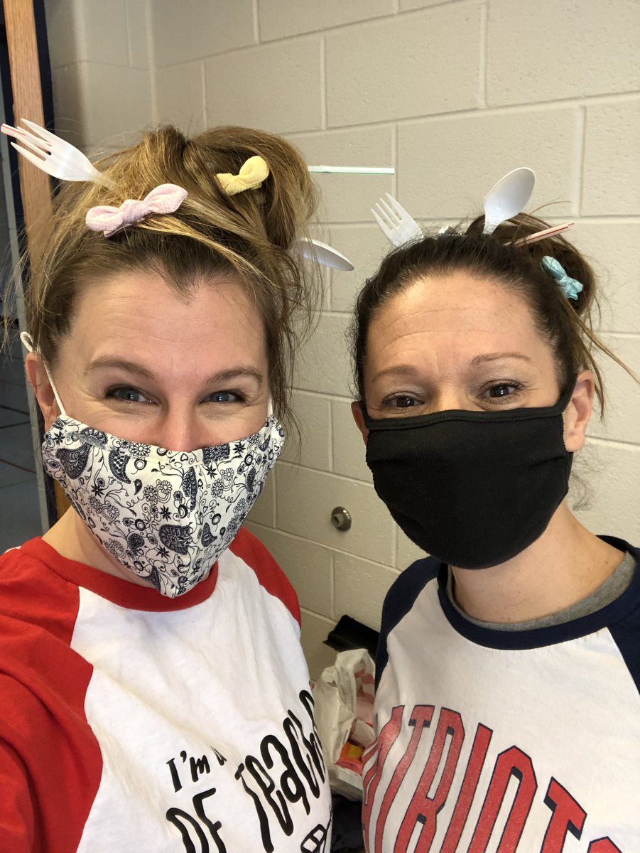 JORDANPhysed's tweet photo. #Crazyhairday at HMES with partner in crime! #PEteacher #PhysEd https://t.co/DKlQAgOpll