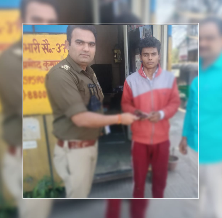 noidapolice's tweet photo. गुम हुए मोबाइल फोन को थाना सेक्टर-39 नोएडा पुलिस द्वारा सक्रियता के साथ तलाश कर मोबाइल स्वामी को दिया गया !
@Uppolice https://t.co/0qExkaiKYy