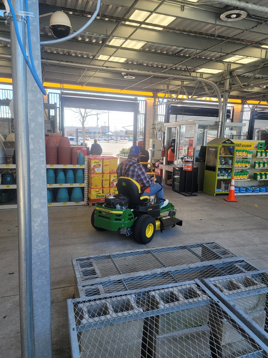 MikeLind_HD's tweet photo. 1st week for a few new garden associates. Getting them comfortable with how Zeros and tractors work. #SpringRediness @hdjustjoan @ChampaignHD1984 https://t.co/TaXnQLUG5W