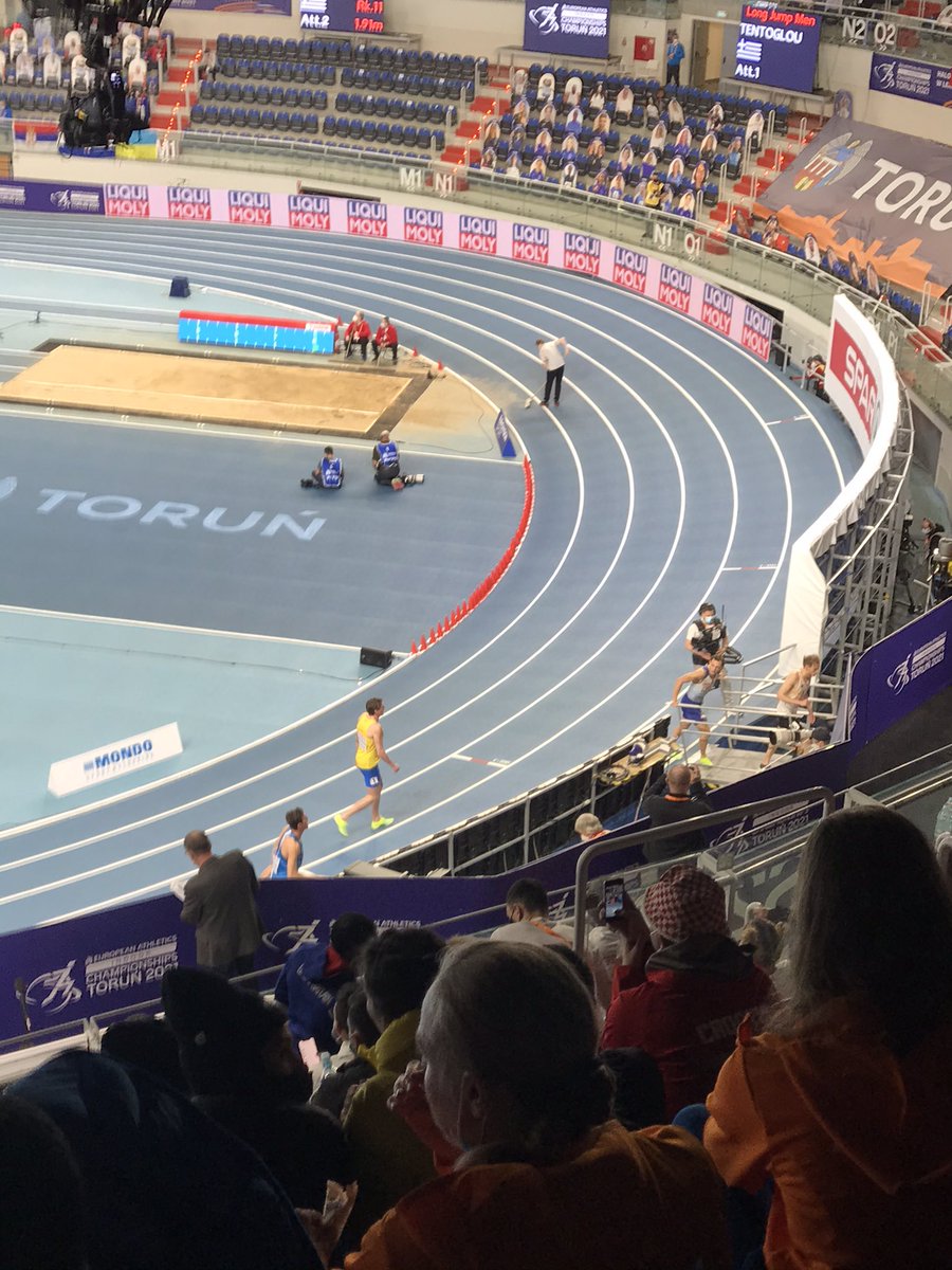 stureroteby's tweet photo. I HAVE JUST WITNESSED THE MOST AMAZING RUN and OUTRAGEOUS SCANDAL! Jacke Uprising blocked 3-4 times and basically ran In-n-outs for the entire race. Still finds himself in a really nice spot with 100m left but a FAT GERMAN blocks him. 1:49,4 for jocke but 1:47 in the tank 4sure😳 https://t.co/G4vgqOjRgb