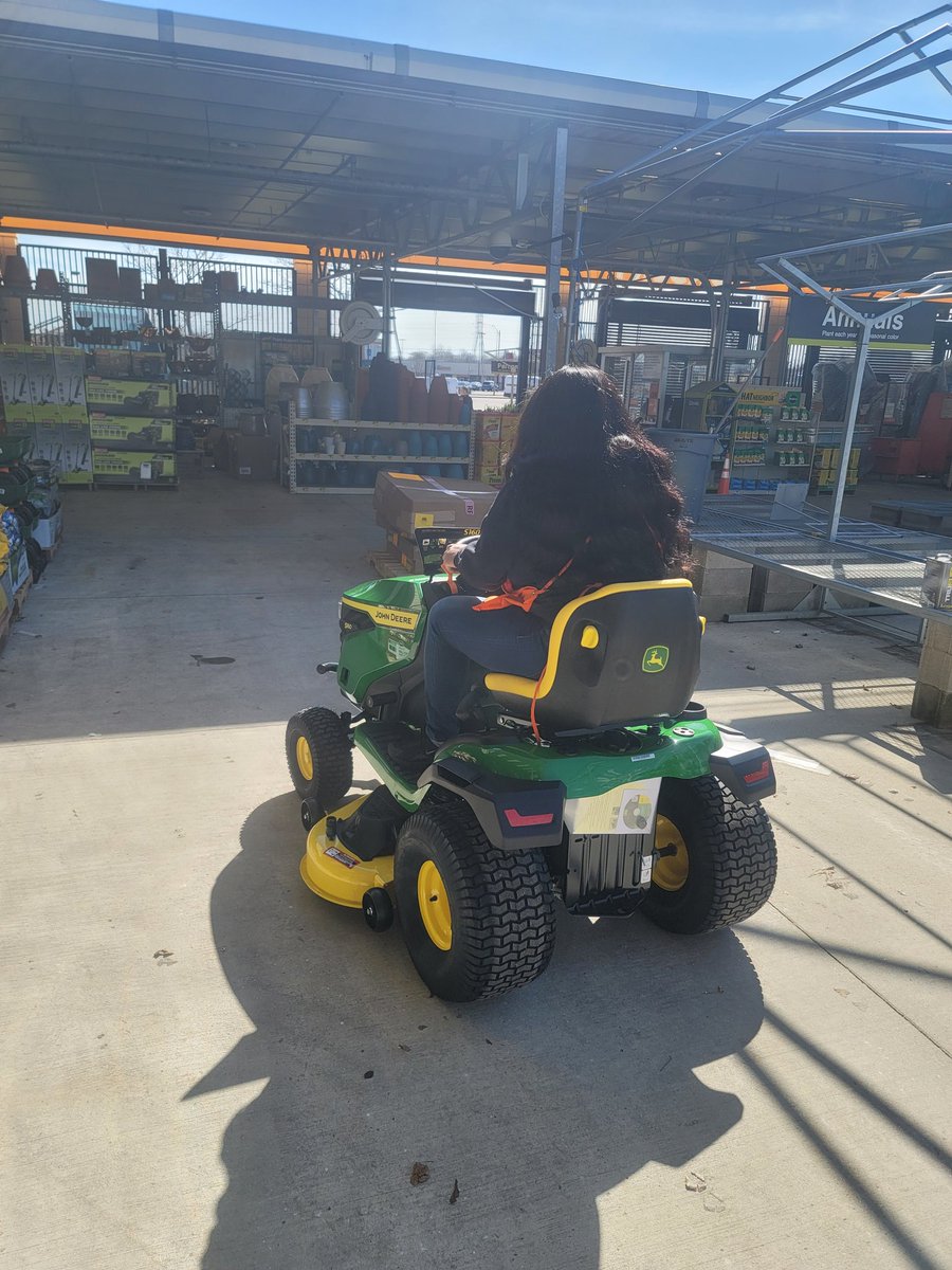 1st week for a few new garden associates. Getting them comfortable with how Zeros and tractors work. #SpringRediness  <a href="/hdjustjoan/">Joan Morris</a> <a href="/ChampaignHD1984/">ChampaignHD1984</a>