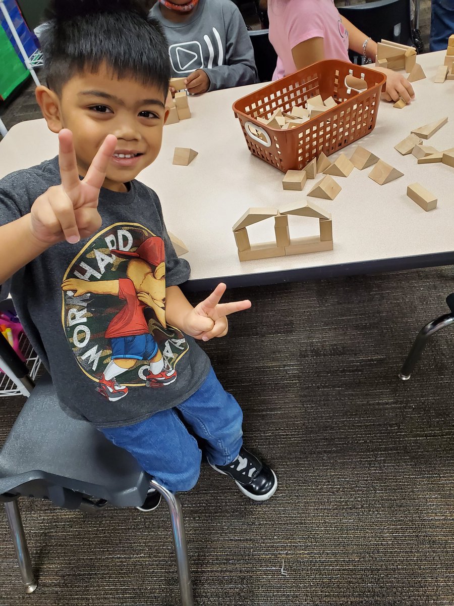 DuirdenJennifer's tweet photo. Building bridges, what shapes did we use?  @HumbleISD_HE https://t.co/wtvYZGSRky