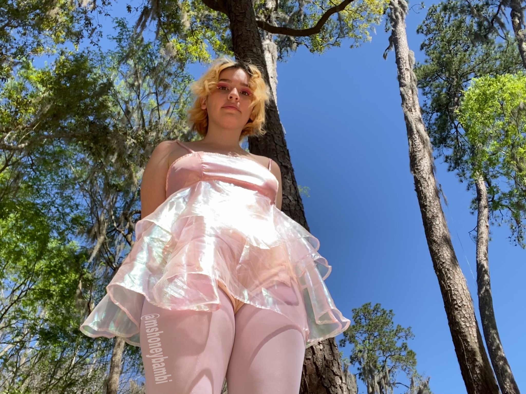 1 pic. hi 💖🌸🎀 https://t.co/ZvJ5Je9SzB