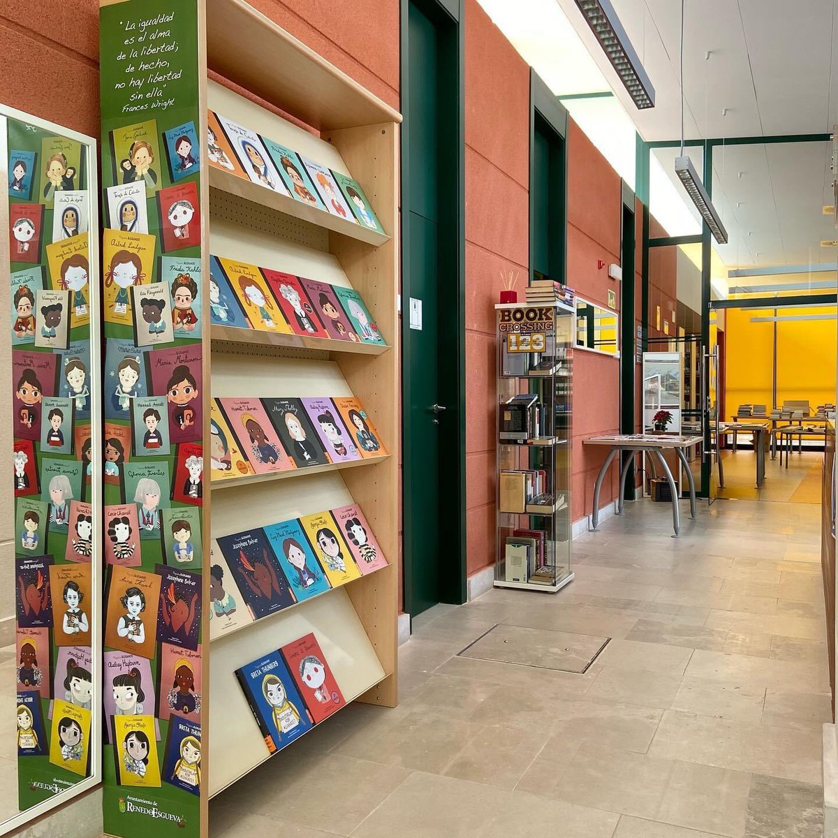 📚 Desde hoy contamos en la Biblio con una colección "Pequeña &amp; GRANDE" con la que ayudarnos a educar en igualdad. ¡Esperamos que os guste tanto como a nosotros #BMRenedo 

👉🏻 ‘La igualdad es el alma de la libertad; de hecho no hay libertad sin ella’ - Frances Wright’