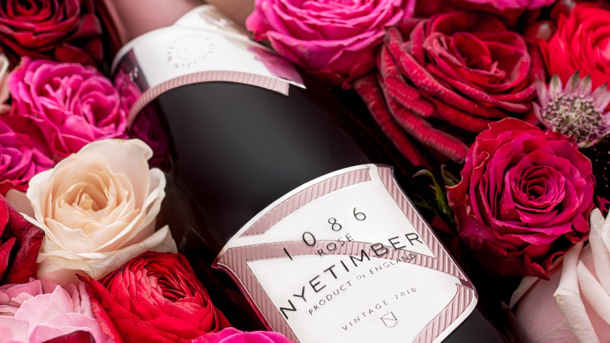 Nyetimber's tweet photo. Whether paired with fish or fowl, or simply enjoyed with good company, the floral, cassis and red fruit aromas of 1086 Rosé bring the finest ingredients to life.
#Nyetimber #MadeGlorious #MothersDay2021 https://t.co/DhM2kjlwAh