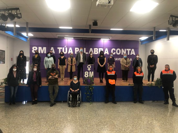 📢O salón de actos do CPI Cova Terreña acolleu o acto de presentación da Primavera Lila, a ....