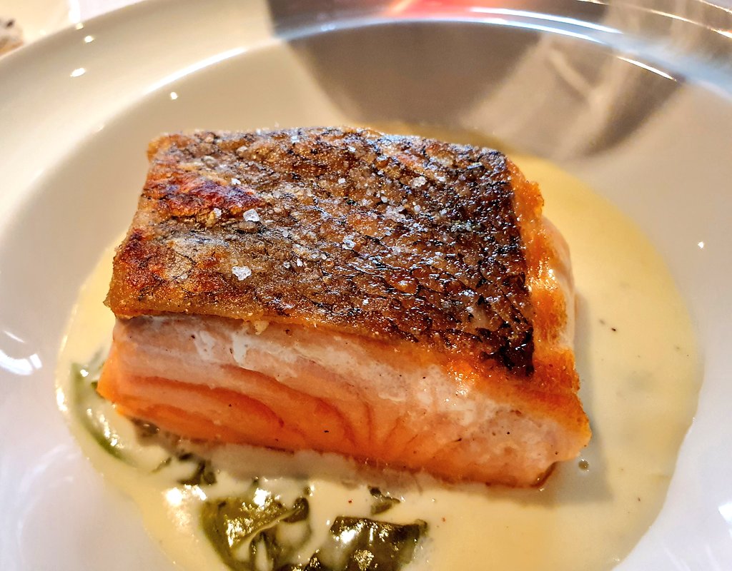 A pic for oldtimers like me: yes, this is saumon à l'oseille, salmon in sorrel sauce, which as a tribute to Pierre &amp; Jean Troisgros the brilliant Mario Valles now serves at his Hortensio, just reopened in a new Madrid address. I last tasted it in Roanne in... 1968! Great version.