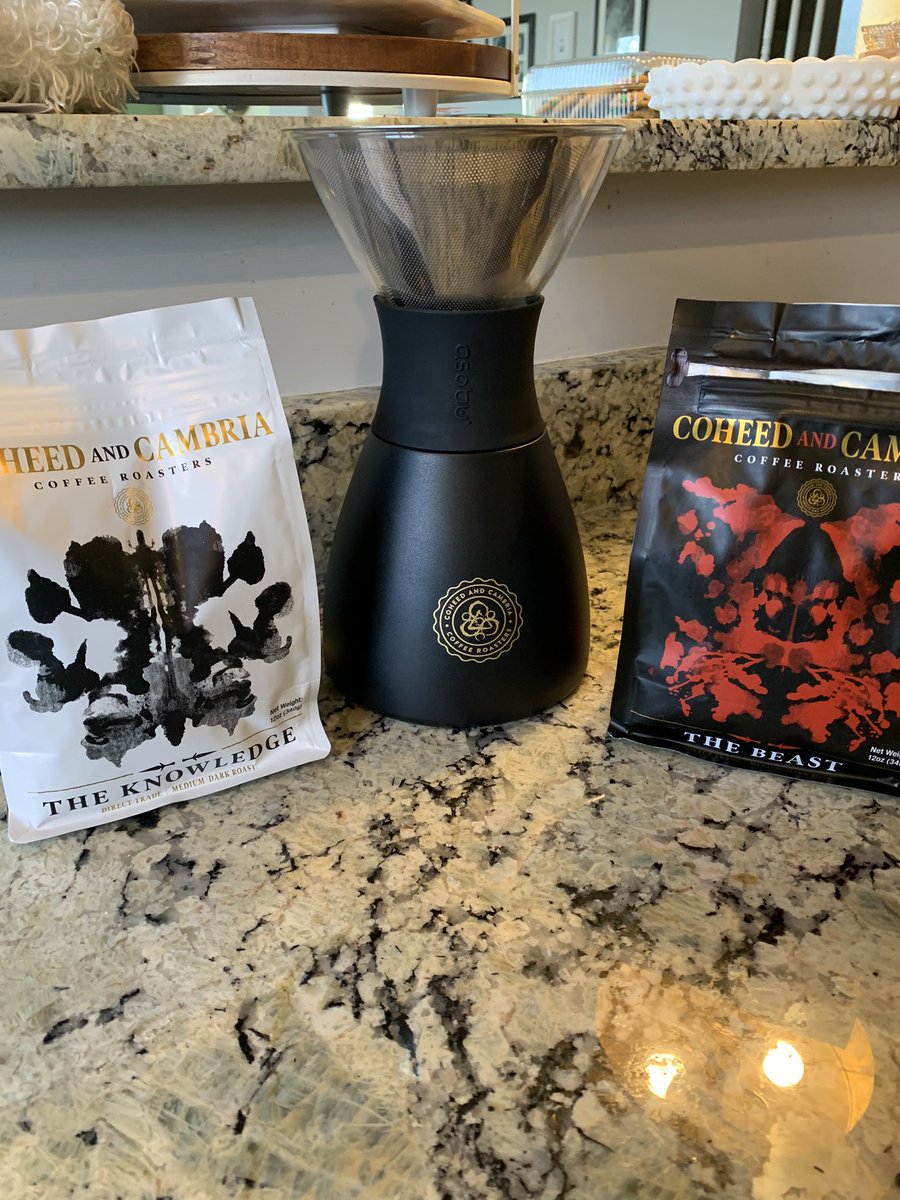 KBI6's tweet photo. My @Coheed coffee came in and the pour over carafe makes some amazing morning brew https://t.co/gpKxw3YWnn