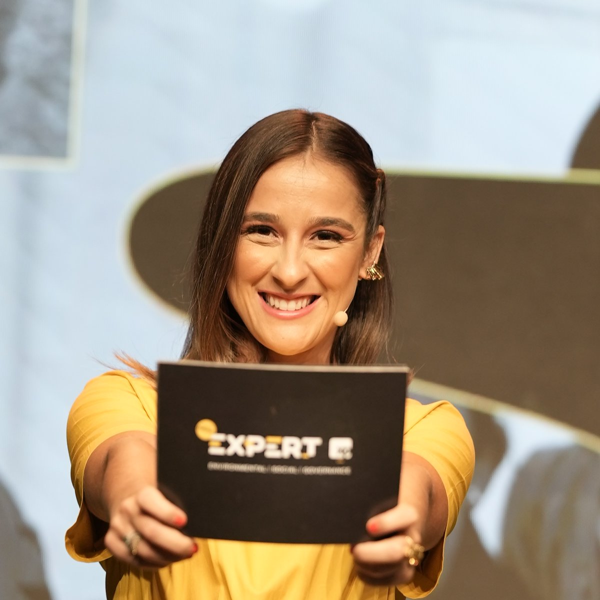 xpinvestimentos's tweet photo. Um time de mulheres incríveis aqui da XP esteve na #ExpertESG: a @explicaana, especialista em investimentos, a @claracsodre, assessora de investimentos, a Rachel de Sá, analista de macroeconomia e a Camilla Dolle, analista de Renda Fixa. https://t.co/UV8AV7MLd6
