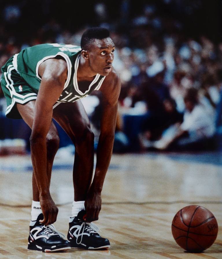 MichaelEhrlich's tweet photo. 30 years after Dee Brown pumped up his Reeboks to win the ‘91 Dunk Contest, his daughter Lynx guard @lexiekiah_4 is the face of the shoe's re-release.

📝: @RKalland

https://t.co/48ceRicB1X https://t.co/4LgDEcnp6X