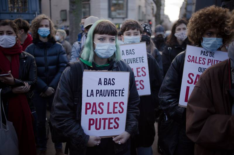 STRASS_Syndicat's tweet photo. Qui comprend les calculs du gouvernement?
500 000€ divisé par 3 assos non communautaires dont 2 abolitionnistes:
-166 000 pour le Mvt Nid qui aide 567 pers
-166 000 pour l'Amicale Nid qui aide 600 pers
-166 000 pour @MdM_France qui redistribue aux assos TDS qui aident 3465 pers https://t.co/R3tGMOPjmm