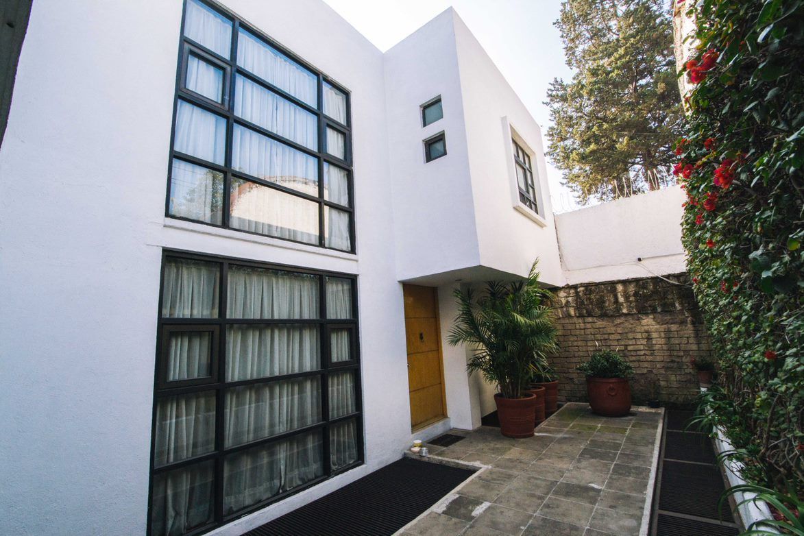 LeisureProper's tweet photo. Hermosa, amplia y luminosa; son las características que describen a esta maravillosa propiedad ubicada en el Centro de Tlalpan.

En ella disfrutarás de:
-310 mts2
-4 recámaras
-4 baños y medio
-3 estacionamientos

Sin duda esta es una gran oportunidad para cambiar tu vida. https://t.co/ObIDlBqjQd