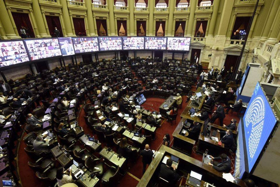 mpcasaretto's tweet photo. GANANCIAS Y MONOTRIBUTO. CITACION PARA MARTES 9 A LAS 15 HS.  Invitados: Roberto ARIAS; Claudio MORONI y Mercedes MARCÓ DEL PONT. La citación la realizó Carlos Heller, como Presidente del Plenario de las Comisiones de Presupuesto y Hacienda, y la de Legislación del Trabajo. https://t.co/yOv3h9yfly