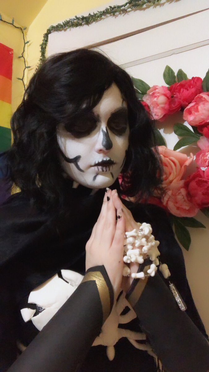 magictaako's tweet photo. as soon as i finished reading the locked tomb trilogy i KNEW i had to cosplay harrow #thelockedtomb #harrowharknonagesimus #gideontheninth https://t.co/BBDnYrIAtt