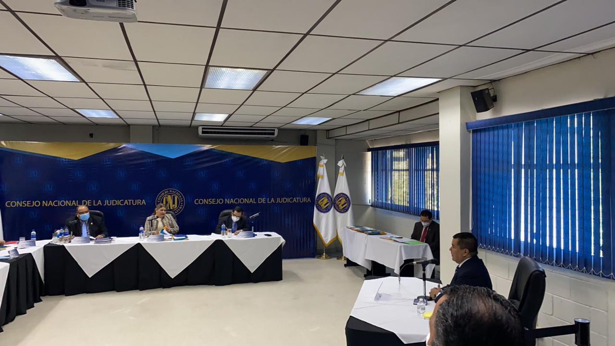 CiudadanaAccio1's tweet photo. Continúa el proceso de entrevistas a aspirantes a la Corte Suprema de Justicia por parte del @cnjelsalvador 

En esta oportunidad, es entrevistado el Doctor Ivan García.

#ObservatorioAC https://t.co/IVp6YXpIeC