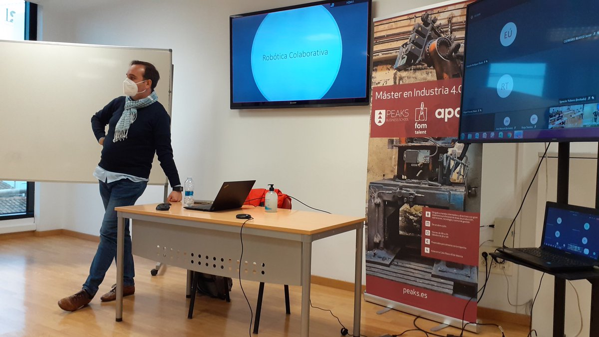 #i40VAL5 Sesión de #robótica con <a href="/BorjaTemino/">Borja Temiño</a> que hasta nos ha sumergido en instalación virtualizada en <a href="/peaksbusiness/">PEAKS Business School</a> y <a href="/FomTalent/">FomTalent</a>
