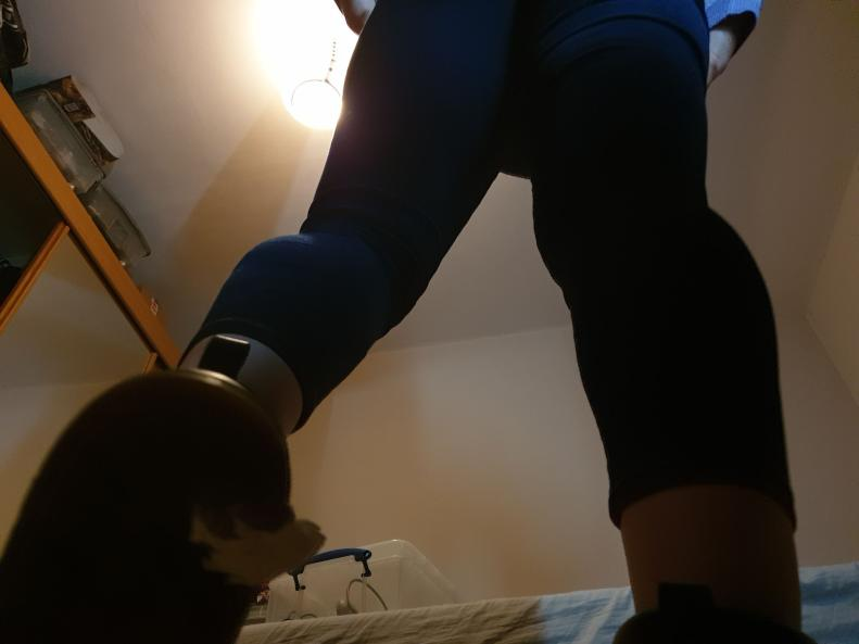 MicrobeQueen's tweet photo. Im trying to head out but i lost one of my tinies, I wonder where they ended up...
#Macrobe #Steppie #Sizetwitter https://t.co/TAa6UdJ8mH