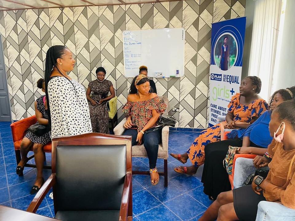 asmaakjames's tweet photo. It's a meet and greet with the 10 young women whom AJ foundation is supporting to take the Madam Wokie Skills :Tie dye class.
I am so happy to have supported these young women, they have such great passion.
#GirlsPlus
#AJFoundation
#girls #inspiration https://t.co/Iysh9BP17i