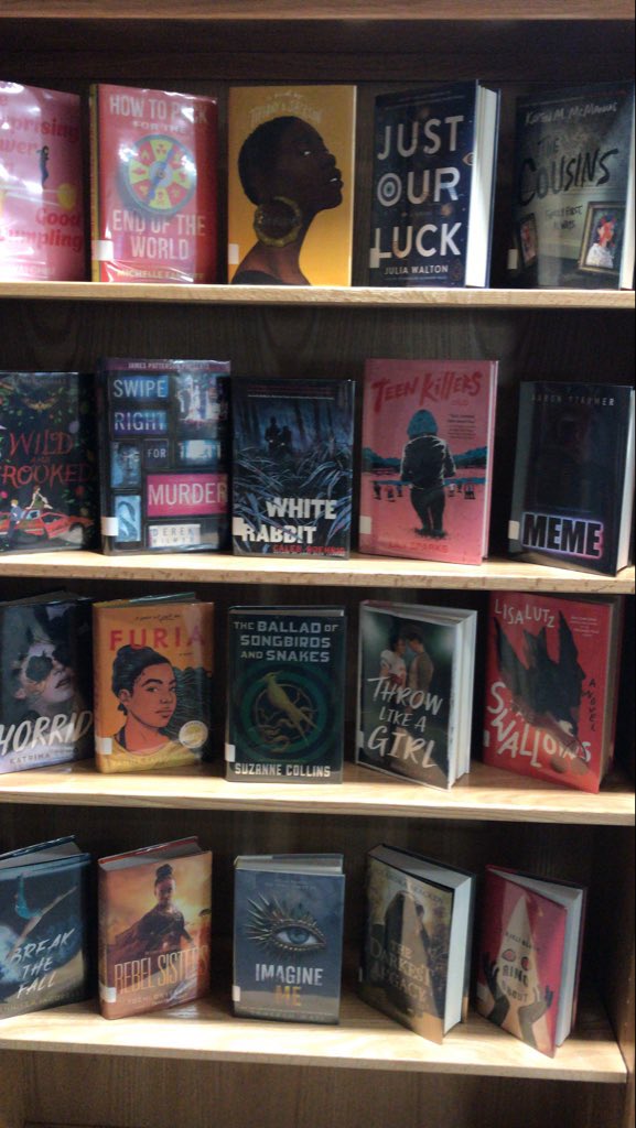 IndyHSLibrary's tweet photo. @IndyNationLCPS New books up! More are coming...come snag one #IndyHSTigerReads https://t.co/l1Pm7bbFz5