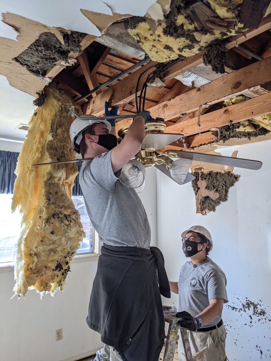 #ICYMI: Earlier this month, #AmeriCorps members & @AmeriCorpsSr volunteers stepped up for communities hit by #WinterStormUri!

Check out our blog for a great #FridayRead on how #AmeriCorpsWorks to help communities #buildbackbetter  ➡️bit.ly/ClutchCityCome…