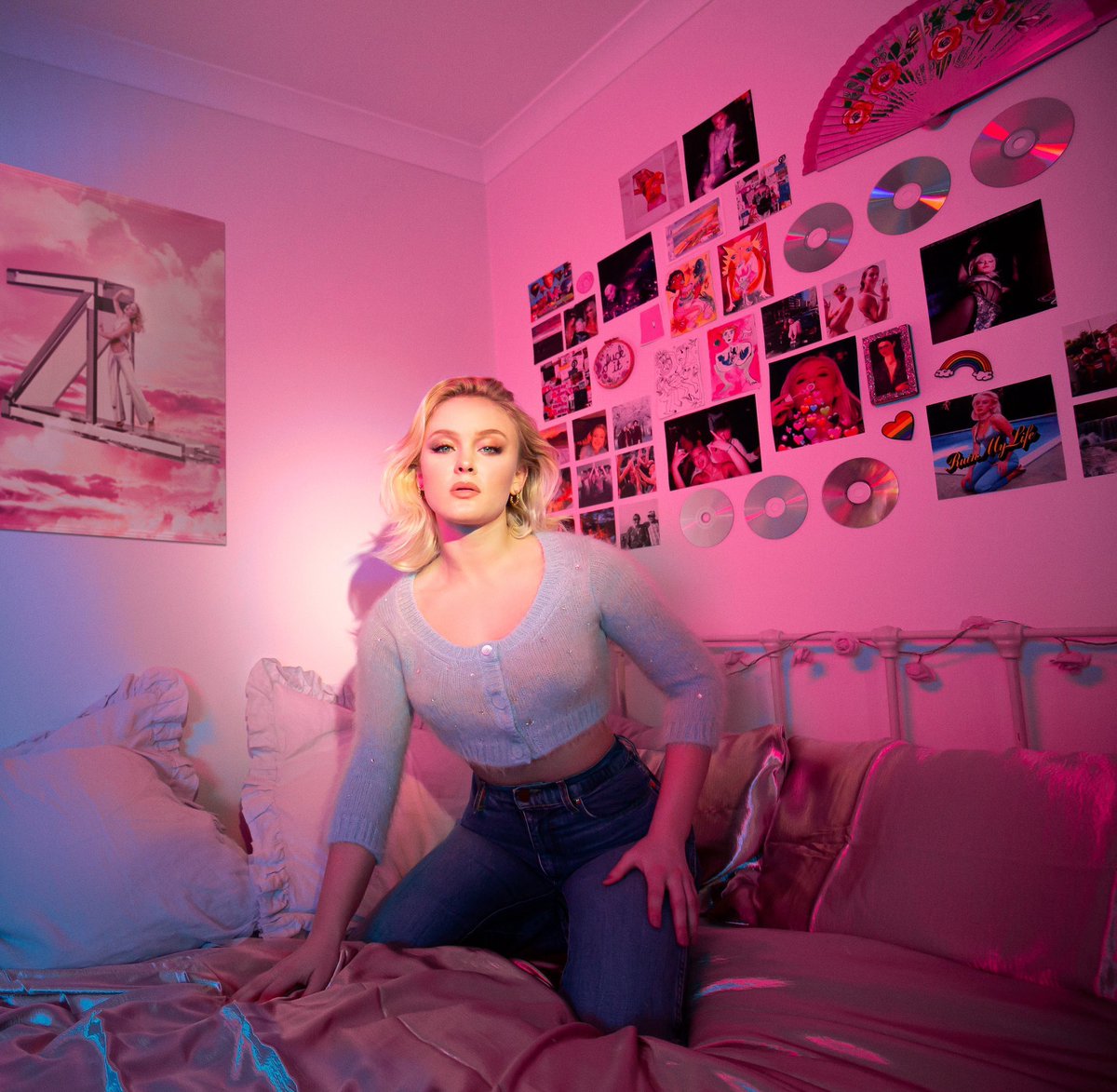 ChartsZL's tweet photo. 🌎 iTunes Worldwide:

#2. Zara Larsson — “Poster Girl” [+48]

🌎 Apple Music Worldwide:

#7. Zara Larsson — “Poster Girl” [New] https://t.co/6hQY3NRLZA