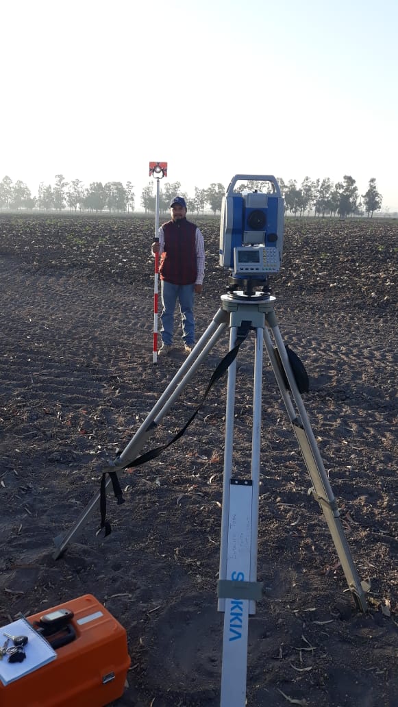 Apoyando a los compañeros del programa, levantamiento topografíco en Villagrán.
<a href="/MUAC_GTO/">Mejores Usos del Agua en el Campo</a> @SDAyR_GTO  #agua #Guanajuato