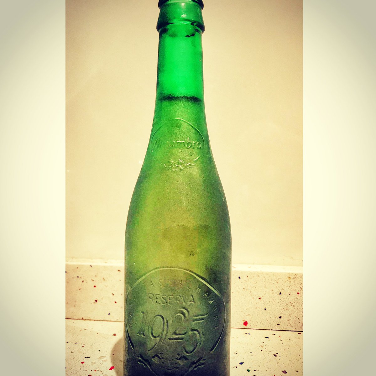 currogarciamusi's tweet photo. 🍺 Después de una semana intensa, llega el momento de sentarme, descansar y saborear una @Alhambra_Es #Reserva1925 bien fría
¡Buen finde a todos!
#cerveza #mimomento #sofá #reserva1925alhambra #casa #hogardulcehogar🏡 https://t.co/YTJ7RXP6AB