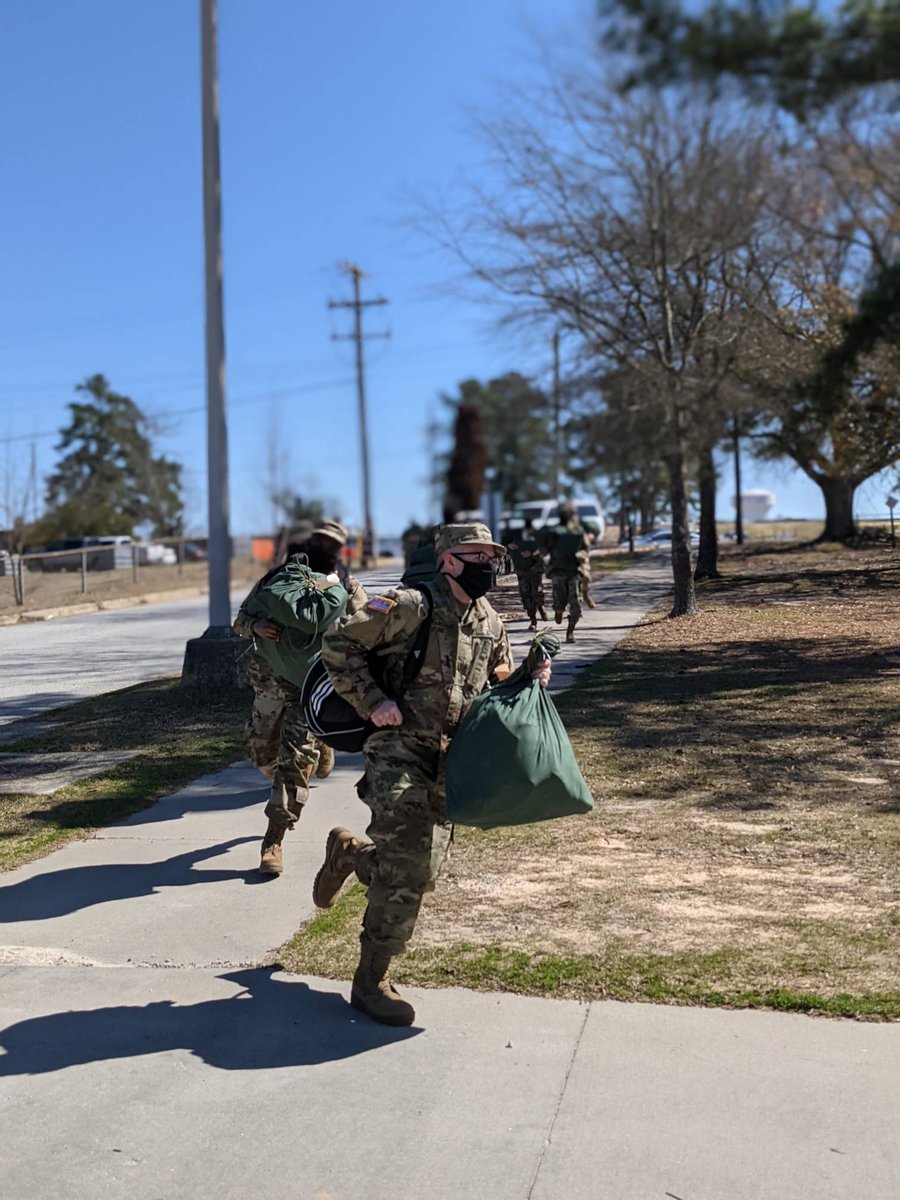 3rd60th's tweet photo. Echo Company picked up a new set of Trainees. Today they begin their 10 week transformation from civilian to Soldier at the #RiverRaider Battalion. Follow us here and Facebook to receive the latest information.
https://t.co/ILH4StlPIJ
#VictoryStartsHere #NoGroundToGive #RowHard https://t.co/O8Be9pSC3V