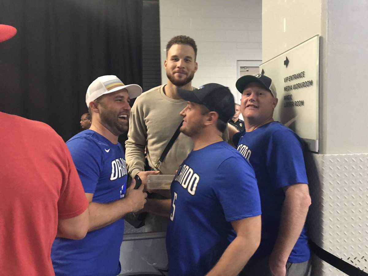 cheech552's tweet photo. ⁦@blakegriffin23⁩ Thanks for the memories in Detroit Blake!  At least I was paying attention!  #goodluck https://t.co/Ntzw13AxTG