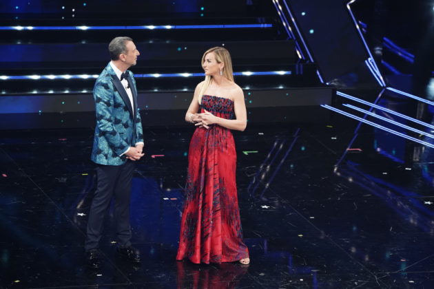 Noovyis's tweet photo. (Sanremo 2021, la diretta della quarta serata: Gaudiano vince la finale dei Giovani. Toti: “Con questo Festival avete riempito quelle poltrone vuote. Avete anche bucato i palloncini che avevo gonfiato con amore”- FOTO e VIDEO)  Playhitmusic - https://t.co/CMRvQhMVdh https://t.co/5slY4uT8L5