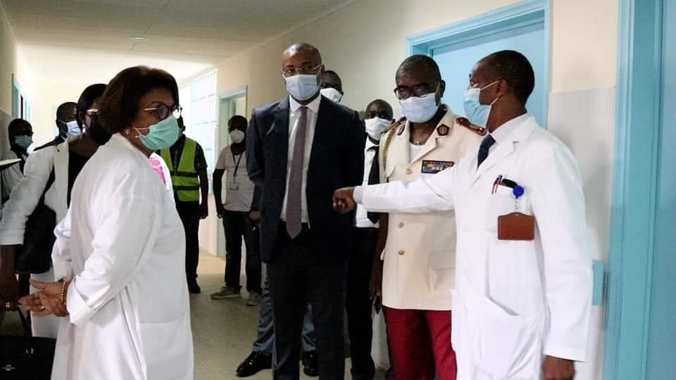 Comgouv_GA's tweet photo. Dans le cadre de la réforme organisationnelle de la prise en charge des patients #COVID19, le Ministre @DrObiang, s’est rendu ce jour, au #CHULi pour l'inauguration du service d'infectiologie #SICOV afin d’améliorer la prise en charge des malades. @SanteGOUVGA #Comgouv🇬🇦 https://t.co/WpK4oJXtn0