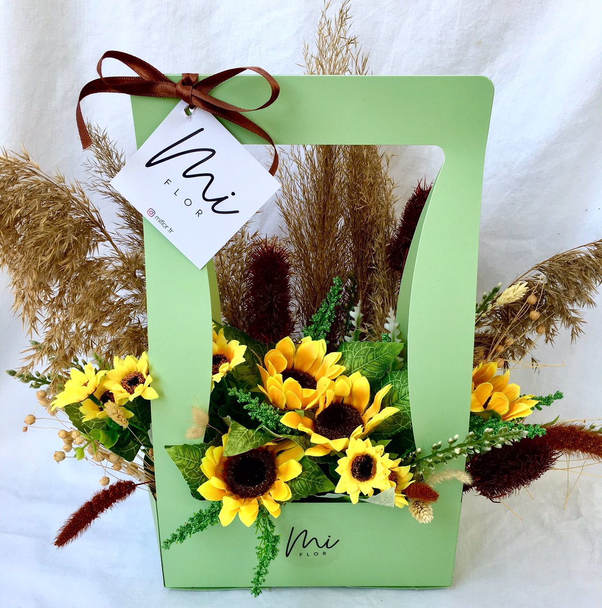 miflortr's tweet photo. Senin rengin hangisi 🤍 #flowers #Dünyakadınlargünü #florist #DuenyaEmekciKadınlarGuenue https://t.co/kjqYlh1rnR