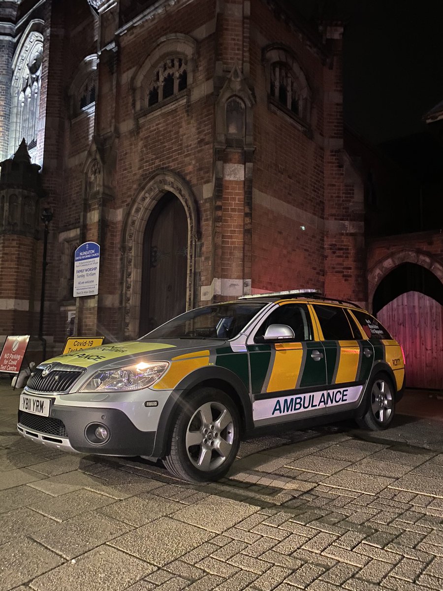scottkenzie's tweet photo. Out solo tonight providing some CFR cover for Nuneaton currently ,RC8171 in the town centre  , 1 of 2 cars booked on with the ambulance service for @NorthWarksFR  with our other car RC8150 in the north of the county #CFR #NWCFR #volunteers https://t.co/9COjhPMmsp
