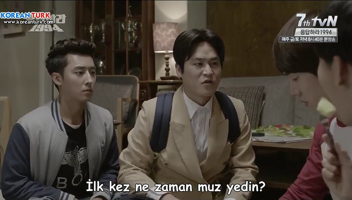 lalejichangwook's tweet photo. Hahahahha ilk kez ne zaman muz yedin😂😂😂😂
Çocuğun anne babası boşanmış ayyy öyle şaşırdılar ki 😂😂
Köylüler ve Seullüler 😂😂😂
#Replay1994 #AnswerMe1994 https://t.co/oC329tNWFo