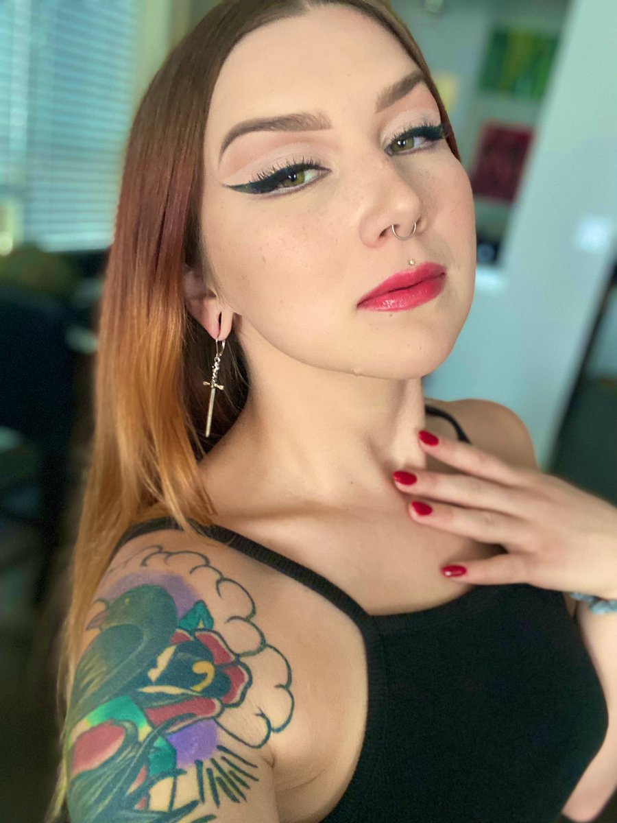 corpsemaiden's tweet photo. Been trying to break out of my comfort zone and wear more skirts and dresses. Hard to find the right fits for my body type tho🥺 either way I’m trying not to be too critical and I’m leaving the house before I can change😅 https://t.co/lyV58K9m8N