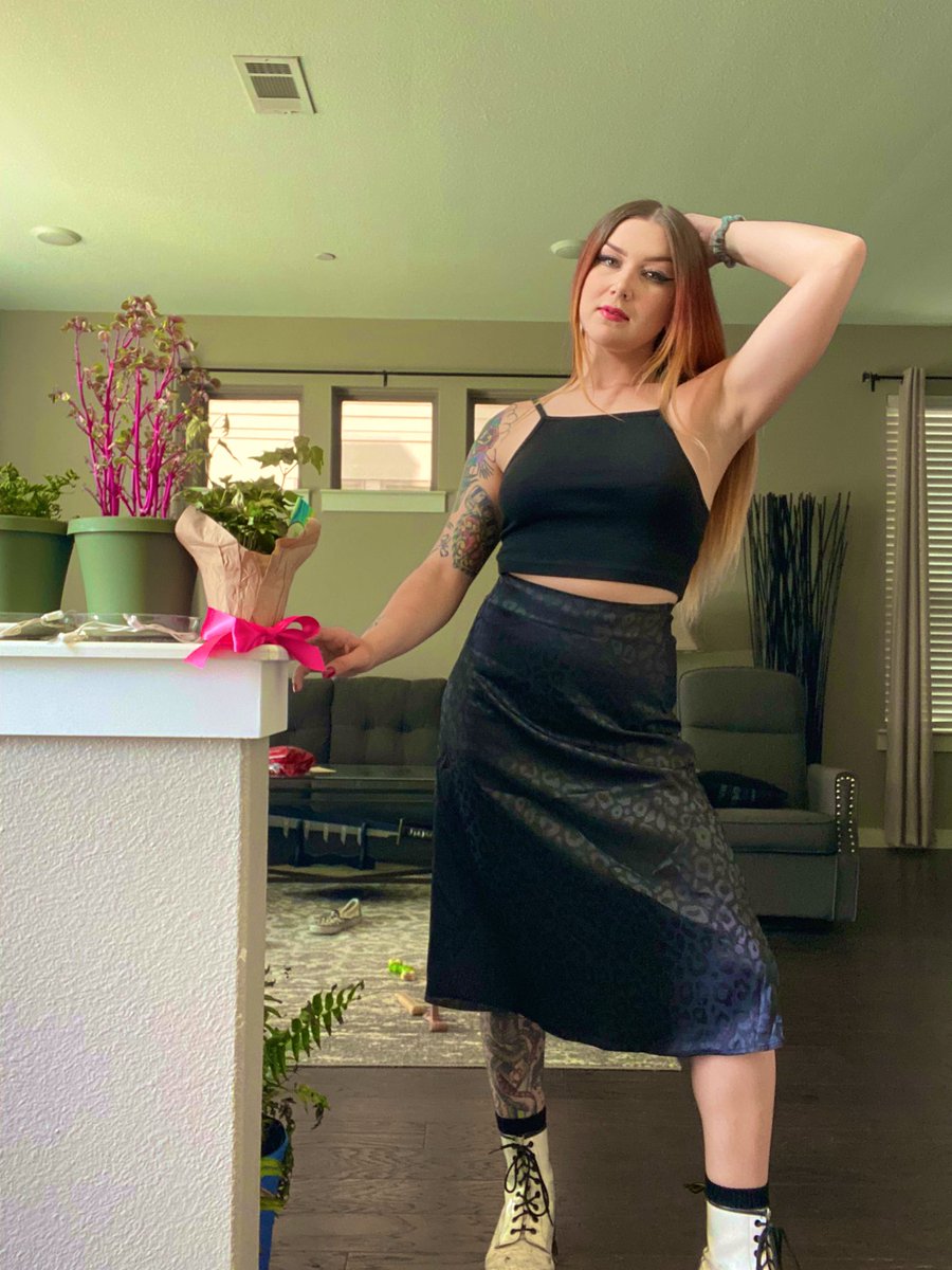 corpsemaiden's tweet photo. Been trying to break out of my comfort zone and wear more skirts and dresses. Hard to find the right fits for my body type tho🥺 either way I’m trying not to be too critical and I’m leaving the house before I can change😅 https://t.co/lyV58K9m8N