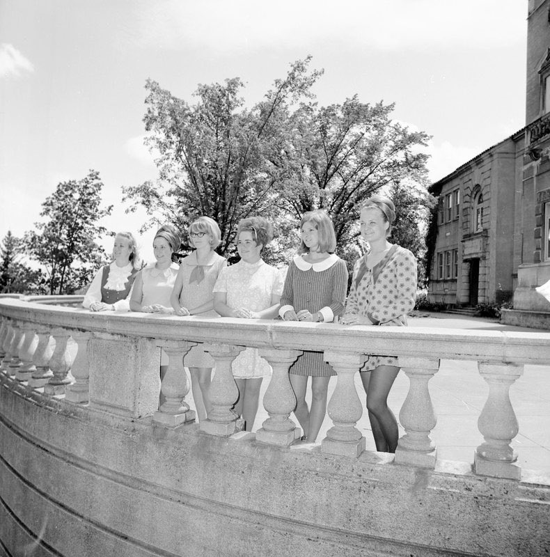 eoumountaineers's tweet photo. 5. 1970 - Students posing outside of Inlow Hall
6. 1973 - Athletes on the Women's Field Hockey team
ππ
#EasternEdge #goEOU #eoualumni #womenshistorymonth 2/2 https://t.co/XEWUR2JZEc