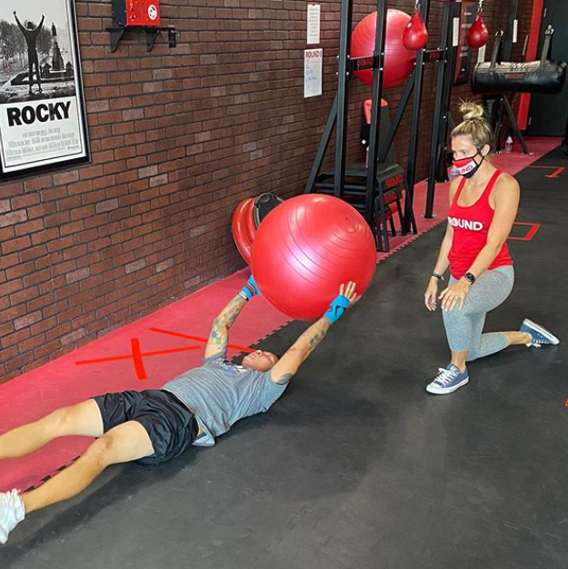 9roundMillCreek's tweet photo. It's amazing how the simple act of adding a stability ball can make a move that much more difficult. Of course, having an amazing trainer makes it a bit more manageable! 😉
 
📸 : @9round_largo
 
#PersonalTrainer #Abs #Fitness #Kickboxing #StrongerIn30 #KirklandWA #MillCreekWA https://t.co/nkYBtvHSAu