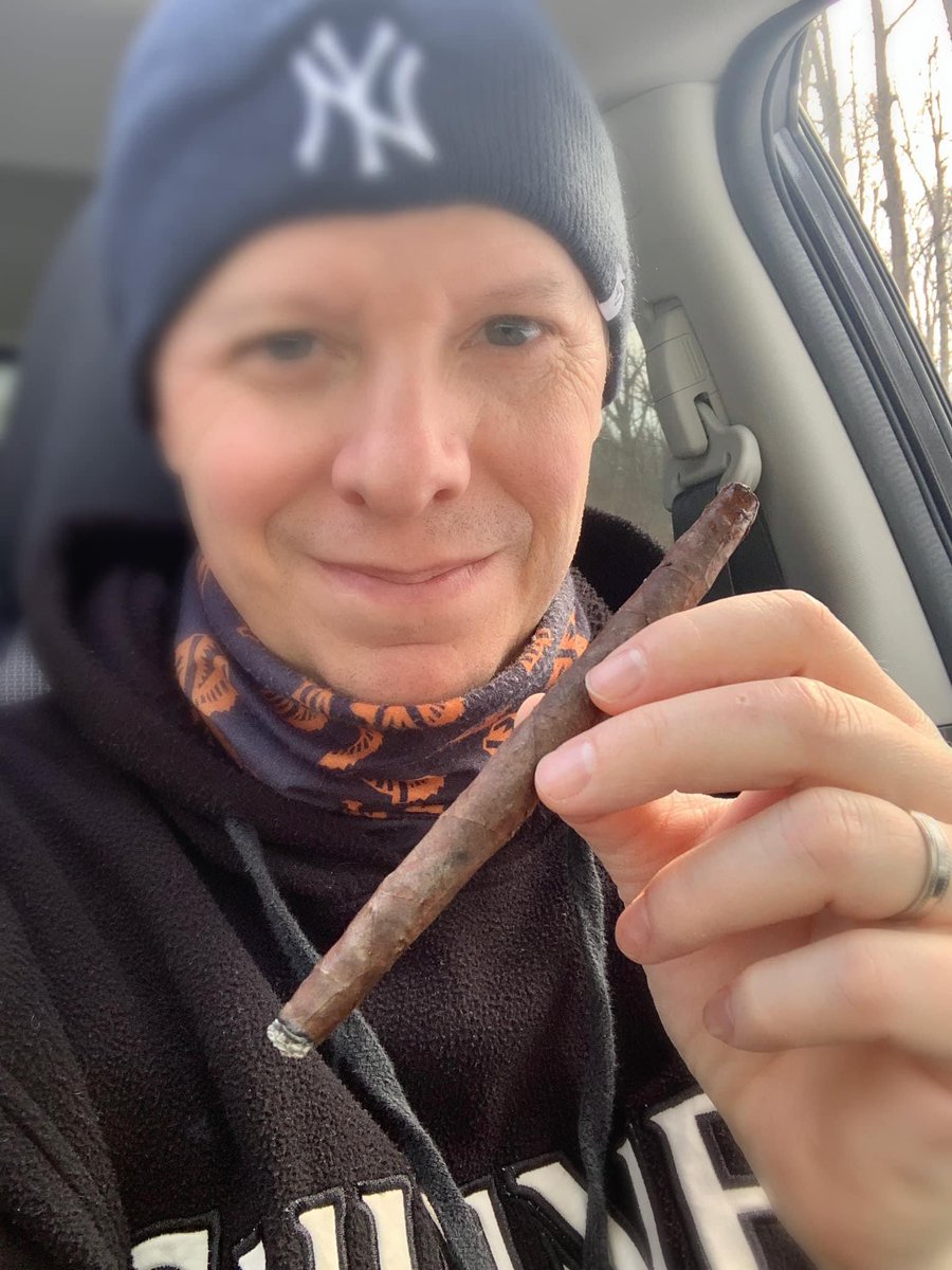 We are very excited to announce Mark Weissenberger as the new sales rep  for Rojas Cigars for 
Virginia, Maryland, DC, Delaware, New Jersey, Eastern Pennsylvania, New York &amp; Long Island up to Middletown, NY. #TeamRojas is getting bigger 😎👊🏼