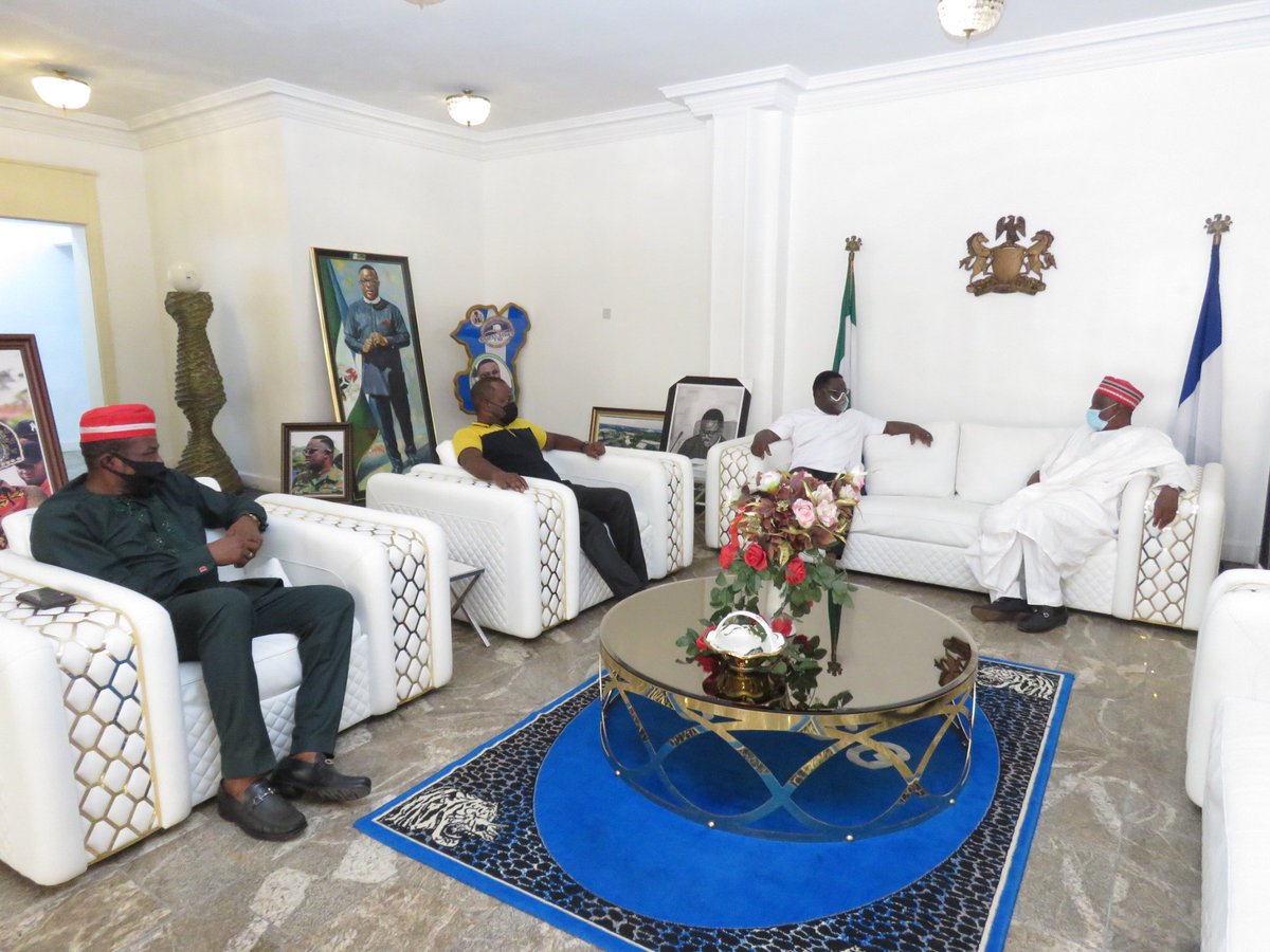 SaifullahiHon's tweet photo. His Excellency Engr Sen Dr @KwankwasoRM in company of Hon Godwin Ettah, Cross River Commissioner for Water Resources &amp; the State Chairman Caucus of Kwankwasiyya, paid a courtesy visit to the Executive Governor of Cross River State, His Excellency Governor @senatorbenayade. https://t.co/RqEVtJVRlH