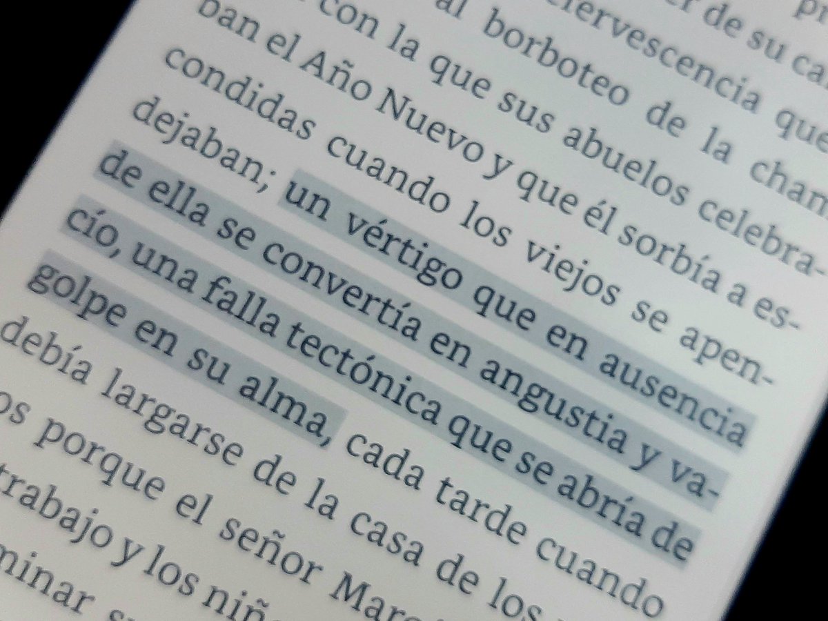 ThebookSV's tweet photo. No hay manera de estar bien, en una sociedad que está tan mal.

La nueva novela de la mexicana Fernanda Melchor, nos sumerge en los más infernales sucesos del Páradais.

Escucha nuestro PodCast:
Apple:
https://t.co/1NGhzcqhk5

Spotify:
https://t.co/qmLGm60Puo https://t.co/lAG2U0zzLY