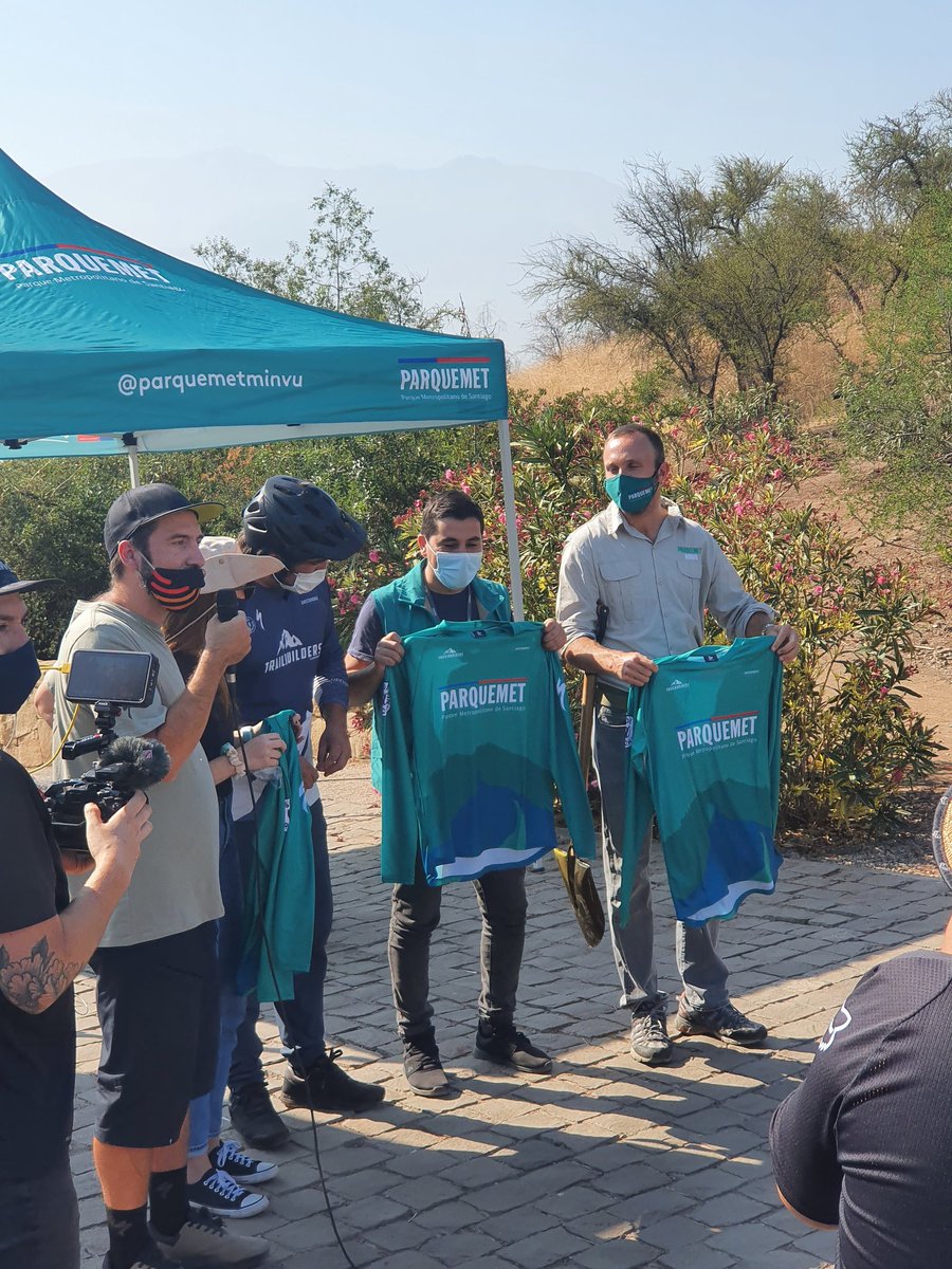 santiagoadicto's tweet photo. Esta mañana se inauguraron 4 senderos de mountain bike al lado del Anfiteatro Pablo Neruda, en el @parquemetminvu https://t.co/6aajH8g8aJ