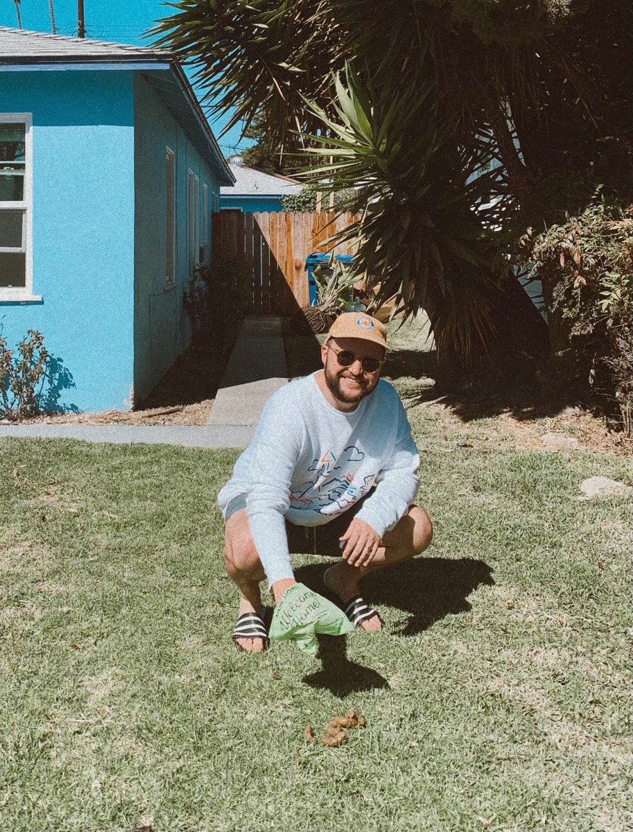 QuinnXCII's tweet photo. Sure I might’ve dropped the album of the century but I’m still out here picking up my guy’s turds. I’ll always be a family man and that’s on god NO CAP boi https://t.co/ZpSbciEk08
