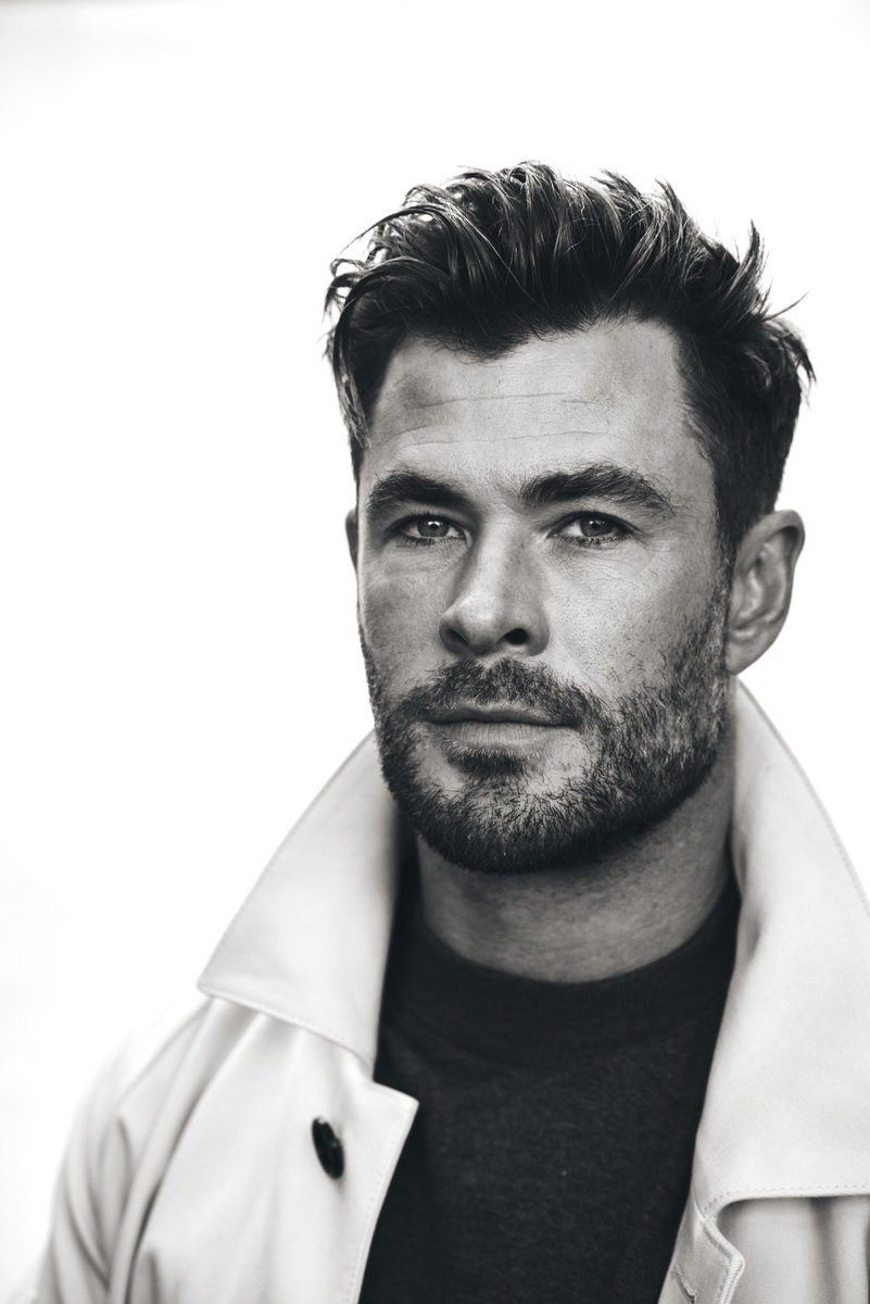chrishsource's tweet image. New HQ photos of @chrishemsworth for the @HUGOBOSS campaign. #ThisIsBOSS