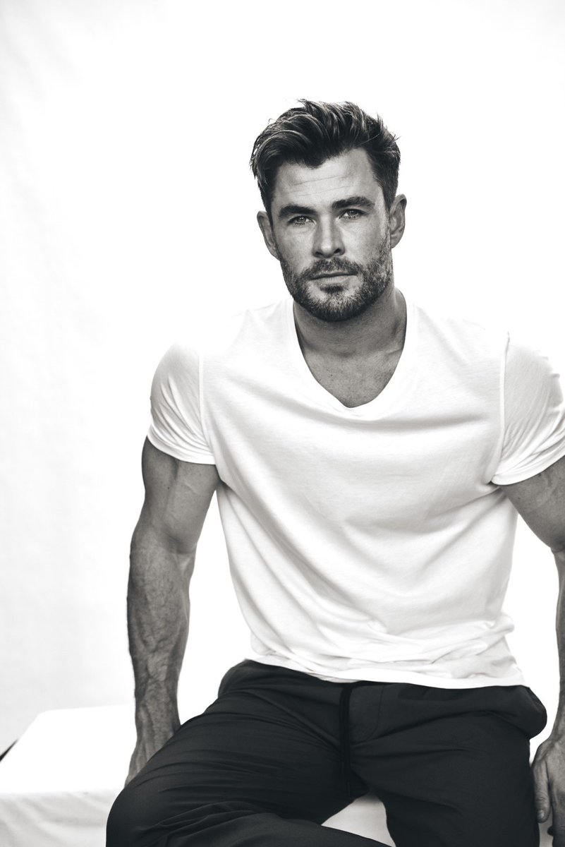 chrishsource's tweet image. New HQ photos of @chrishemsworth for the @HUGOBOSS campaign. #ThisIsBOSS