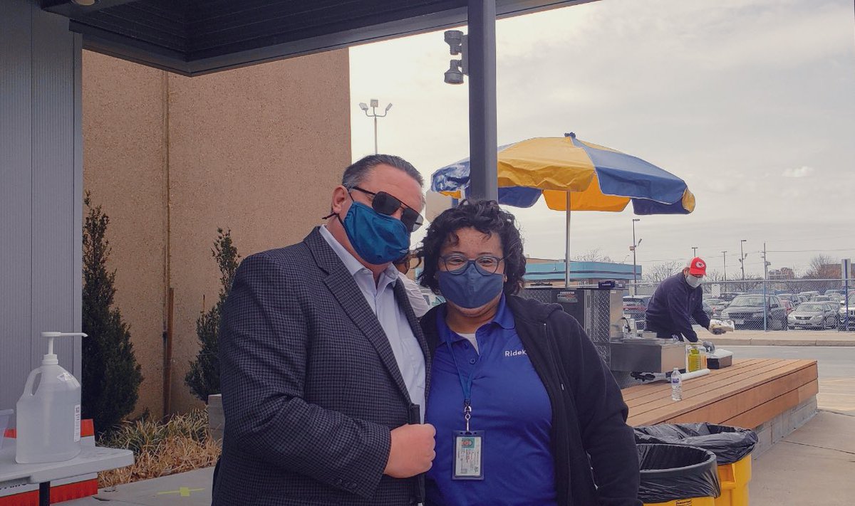 RideKCTransit's tweet photo. Happy #EmployeeAppreciationDay to all the KCATA employees. We celebrated with an outdoor lunch. Thanks to all who keep RideKC rolling. https://t.co/dibPXD5vB7