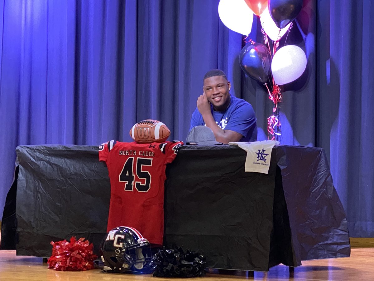 CReaganSmith's tweet photo. Big Play Trey Heard’s official signing ceremony!!! https://t.co/L3wHACgM4w