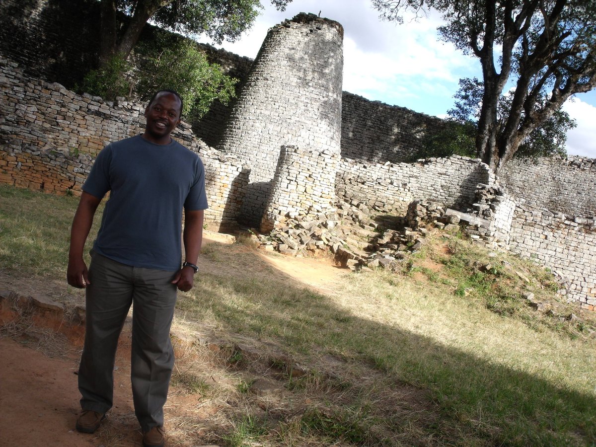 peterndoro's tweet image. Thinking about two of the most impressive spots on the continent tonight. The majesty of the Victoria Falls and the engineering genius of Great #Zimbabwe once the capital of a great kingdom.
