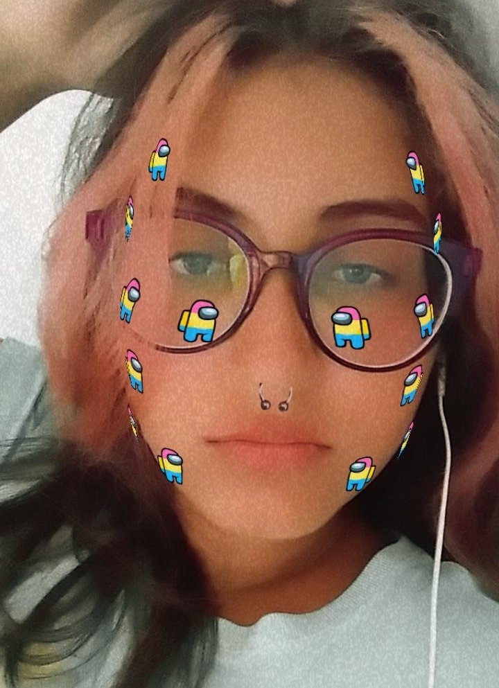 _TheSunnyshine's tweet photo. Tentei postar antes, mas falhou, então bora dnv
N sou parecida c ninguém, mas quero participar tbm, então vamo de eu e os comfort 👉👈🥰
#aopselfieday #aopsd https://t.co/l9XR3HVqHy